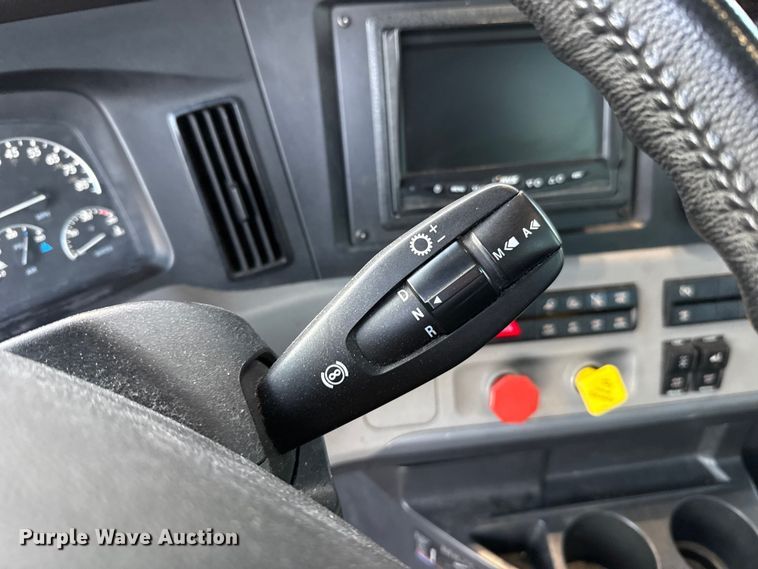 image for item EU5472 2022 Freightliner Cascadia 126 semi truck