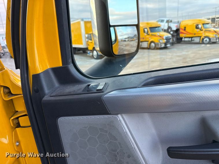 image for item EU5472 2022 Freightliner Cascadia 126 semi truck