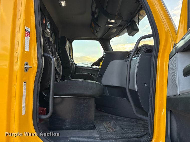 image for item EU5472 2022 Freightliner Cascadia 126 semi truck