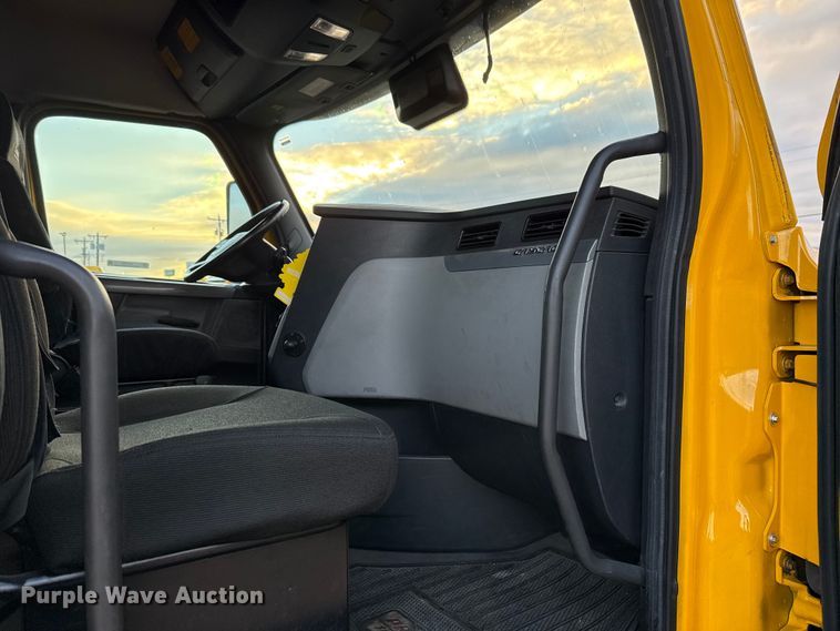 image for item EU5472 2022 Freightliner Cascadia 126 semi truck