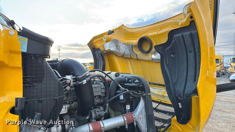 image for item EU5472 2022 Freightliner Cascadia 126 semi truck