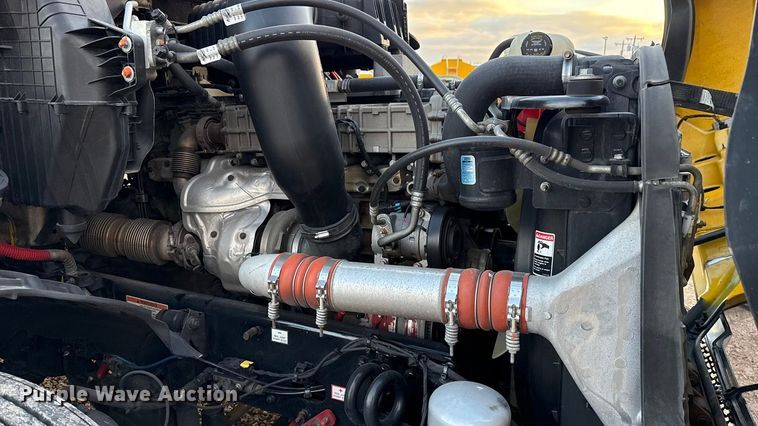 image for item EU5472 2022 Freightliner Cascadia 126 semi truck