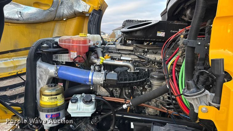 image for item EU5472 2022 Freightliner Cascadia 126 semi truck