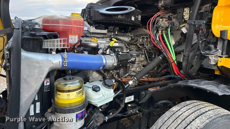 image for item EU5472 2022 Freightliner Cascadia 126 semi truck