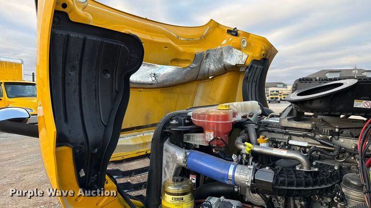 image for item EU5472 2022 Freightliner Cascadia 126 semi truck