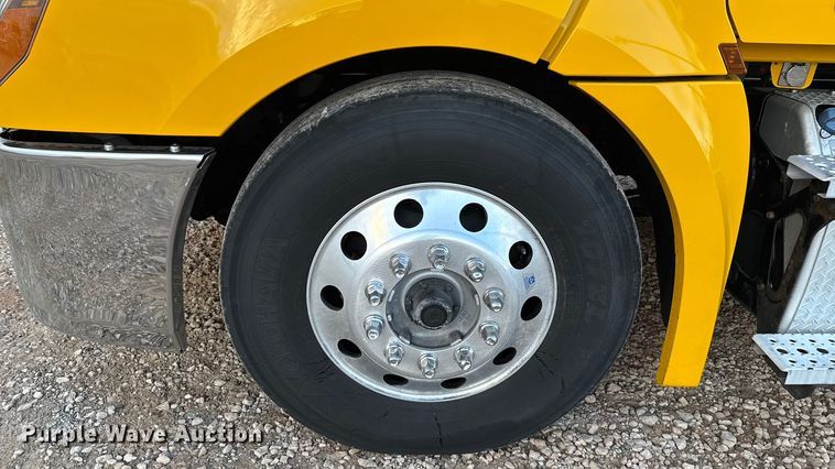 image for item EU5472 2022 Freightliner Cascadia 126 semi truck