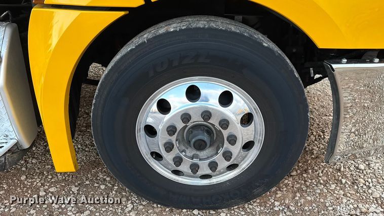 image for item EU5472 2022 Freightliner Cascadia 126 semi truck