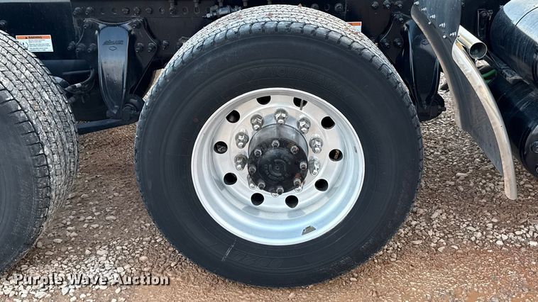 image for item EU5472 2022 Freightliner Cascadia 126 semi truck