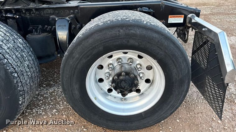 image for item EU5472 2022 Freightliner Cascadia 126 semi truck