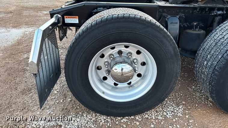 image for item EU5472 2022 Freightliner Cascadia 126 semi truck