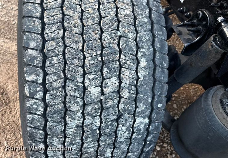 image for item EU5472 2022 Freightliner Cascadia 126 semi truck