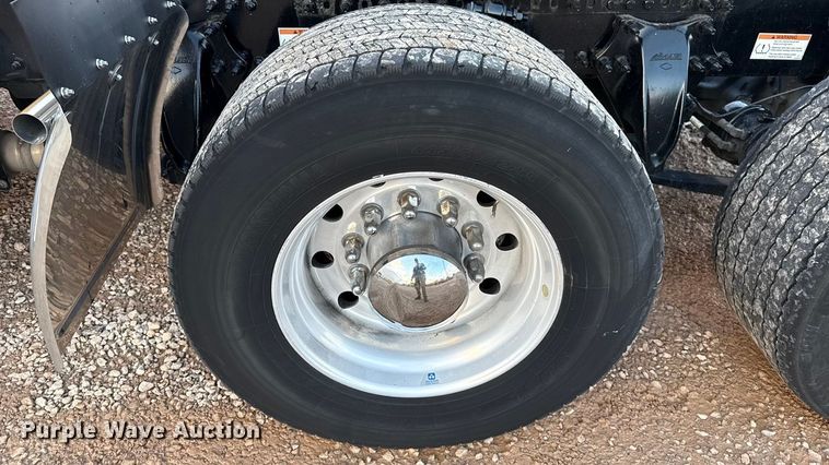 image for item EU5472 2022 Freightliner Cascadia 126 semi truck