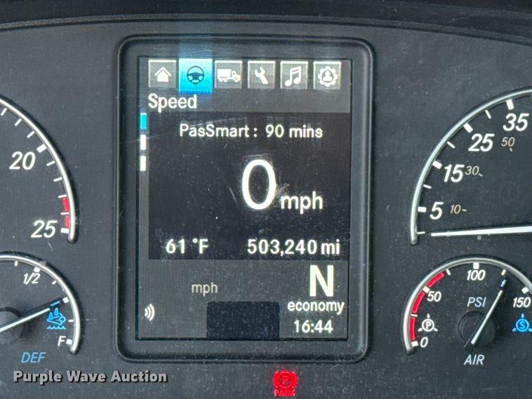 image for item EU5472 2022 Freightliner Cascadia 126 semi truck