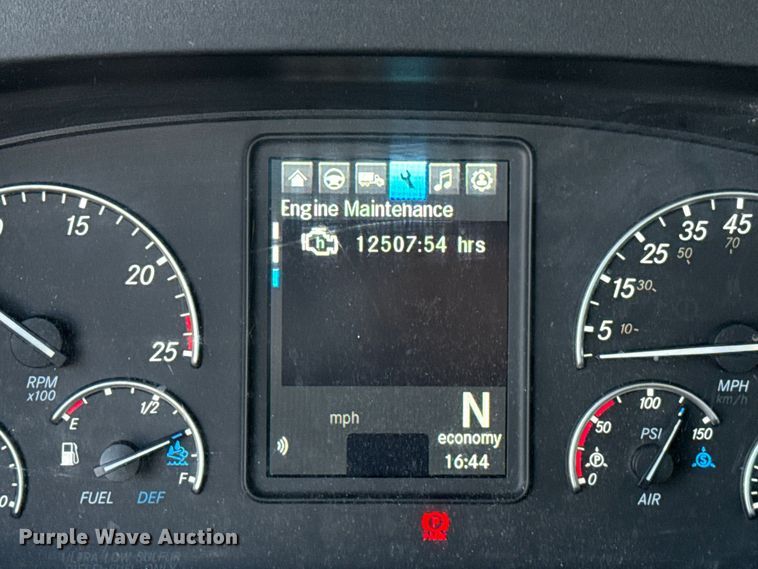 image for item EU5472 2022 Freightliner Cascadia 126 semi truck