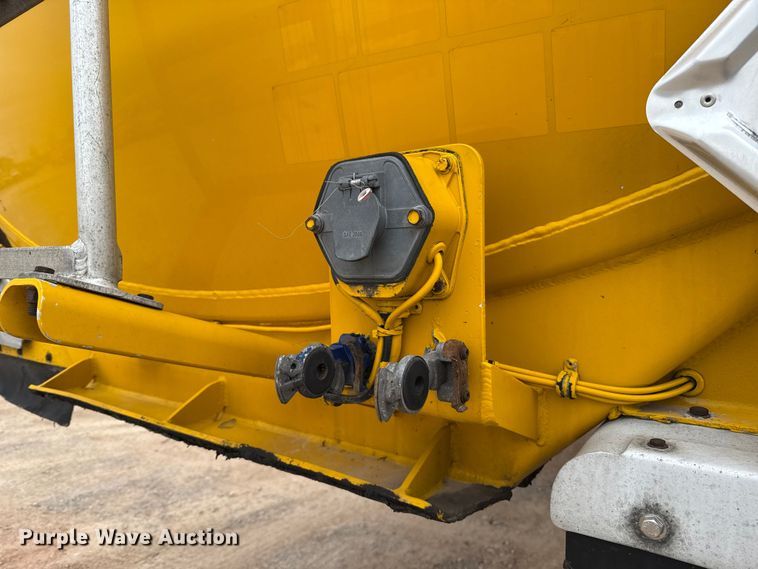 image for item EU5473 2005 Beall BAST-96-3-SB tank trailer