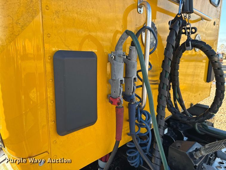 image for item EU5474 2022 Kenworth T680 semi truck