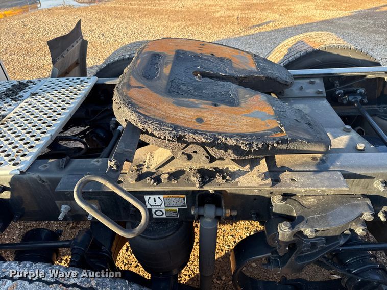 image for item EU5474 2022 Kenworth T680 semi truck