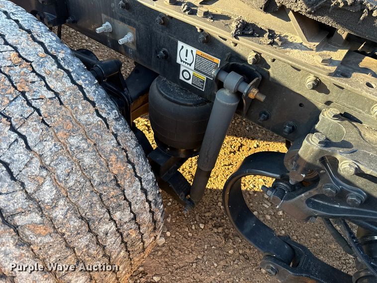 image for item EU5474 2022 Kenworth T680 semi truck