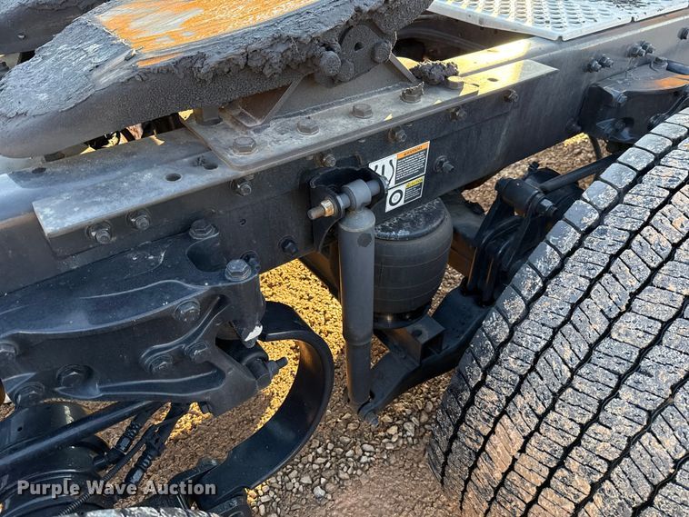 image for item EU5474 2022 Kenworth T680 semi truck