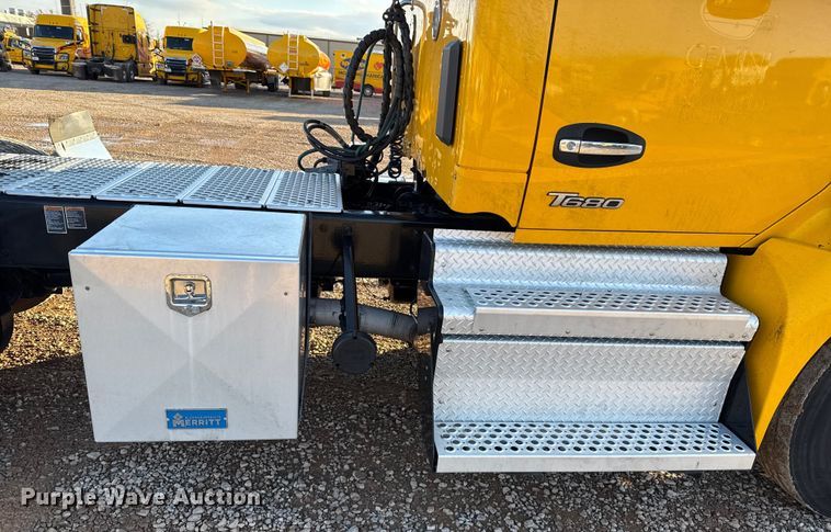 image for item EU5474 2022 Kenworth T680 semi truck