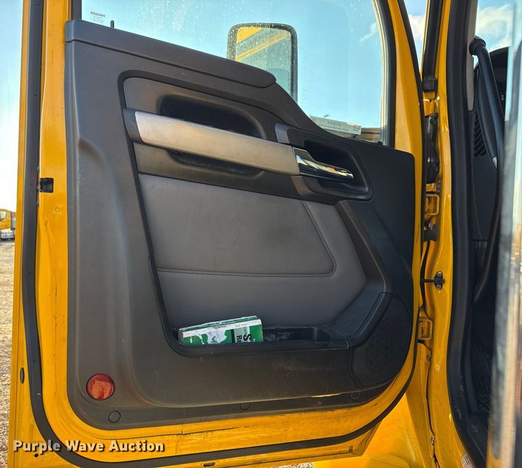 image for item EU5474 2022 Kenworth T680 semi truck