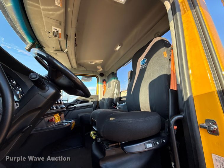 image for item EU5474 2022 Kenworth T680 semi truck