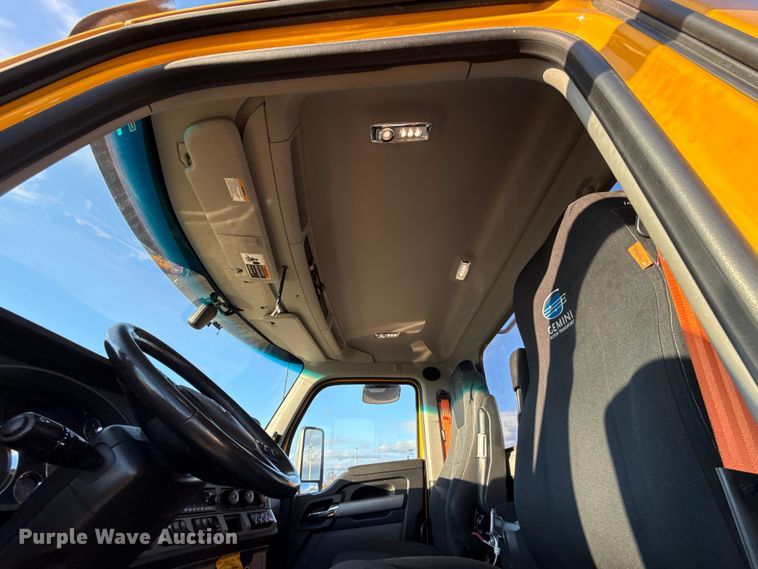 image for item EU5474 2022 Kenworth T680 semi truck