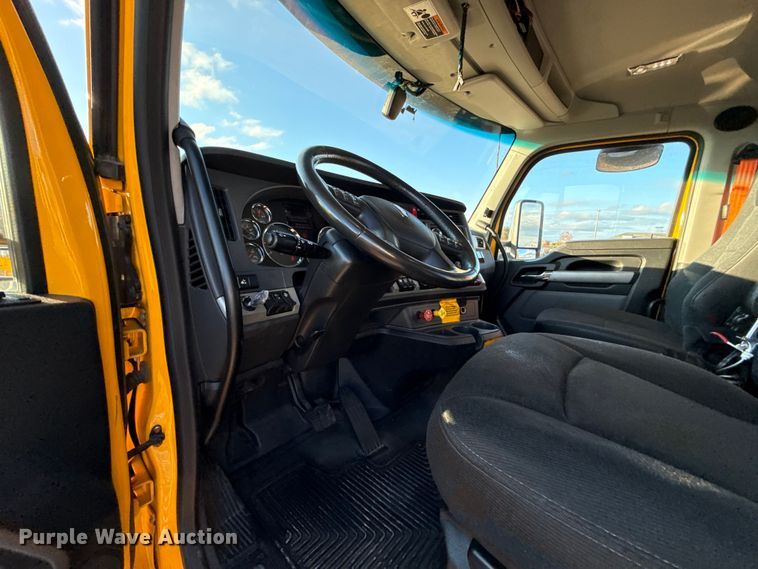 image for item EU5474 2022 Kenworth T680 semi truck