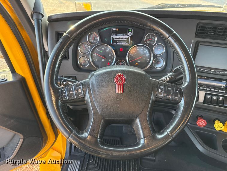 image for item EU5474 2022 Kenworth T680 semi truck