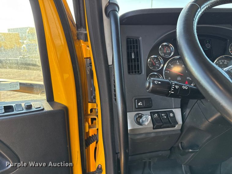 image for item EU5474 2022 Kenworth T680 semi truck