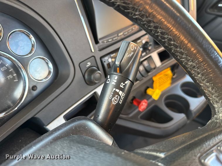 image for item EU5474 2022 Kenworth T680 semi truck