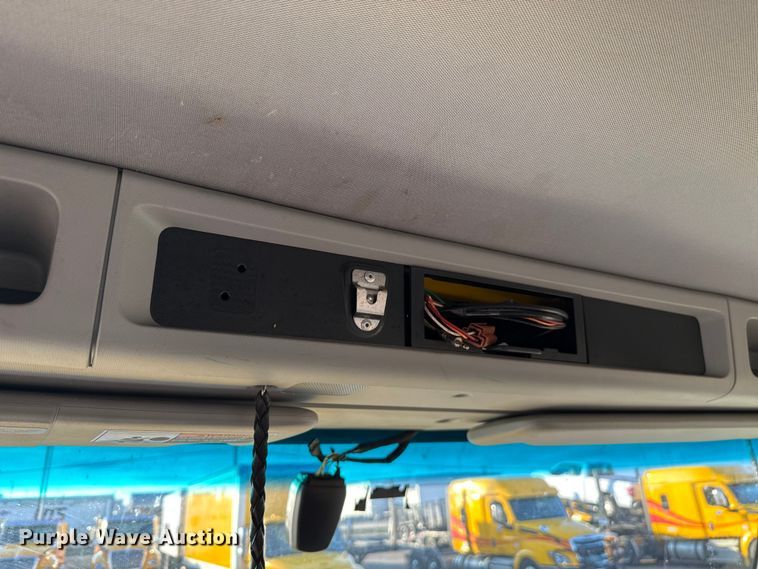 image for item EU5474 2022 Kenworth T680 semi truck