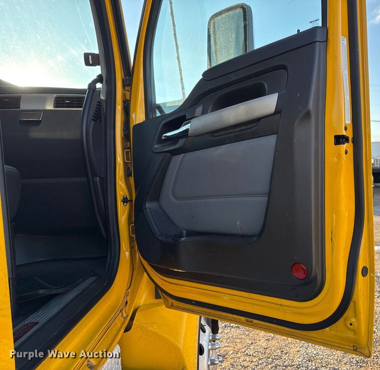 image for item EU5474 2022 Kenworth T680 semi truck