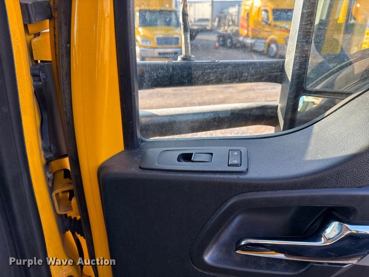 image for item EU5474 2022 Kenworth T680 semi truck