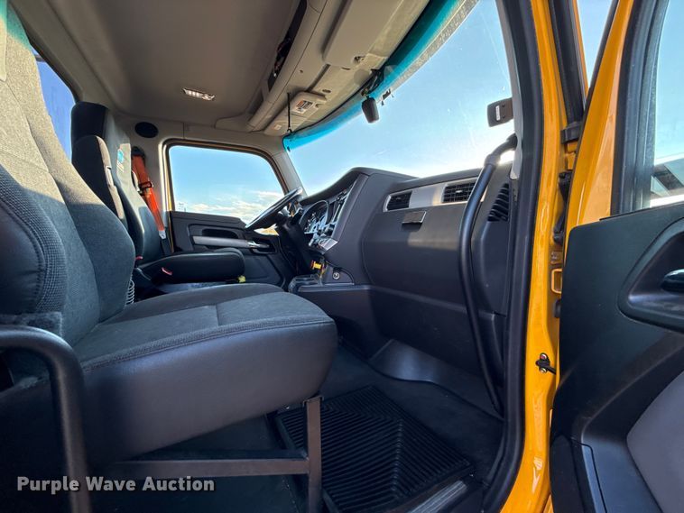 image for item EU5474 2022 Kenworth T680 semi truck