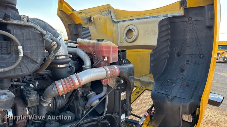 image for item EU5474 2022 Kenworth T680 semi truck