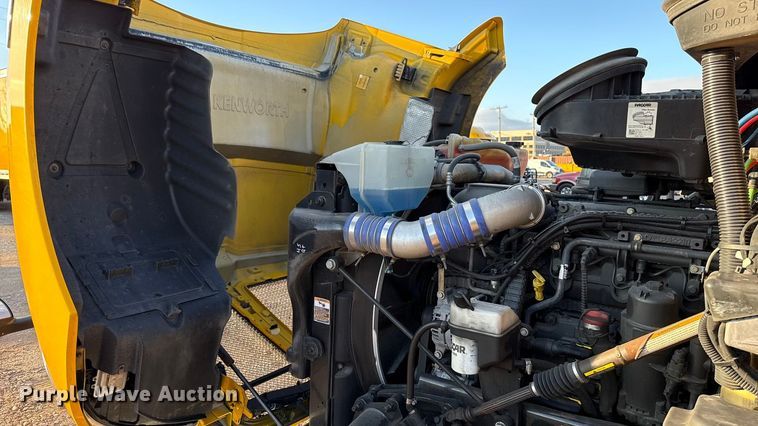 image for item EU5474 2022 Kenworth T680 semi truck