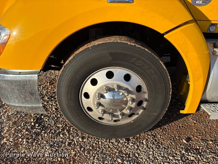 image for item EU5474 2022 Kenworth T680 semi truck