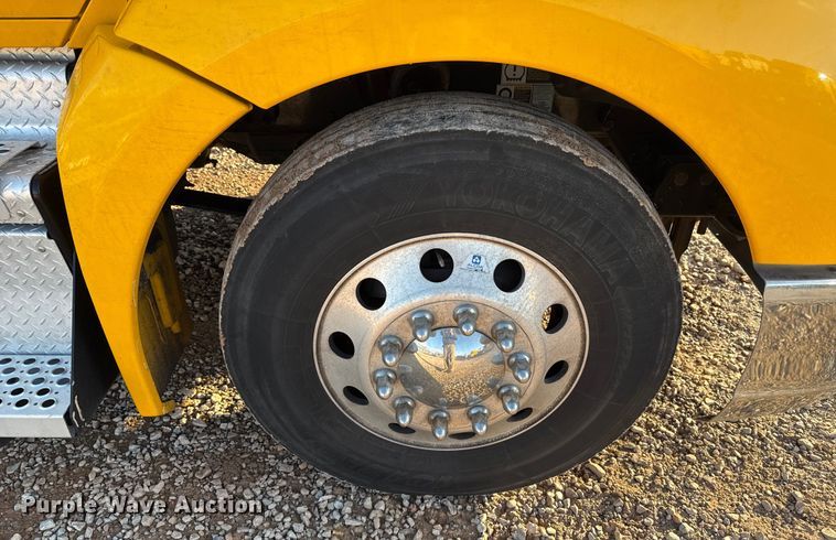 image for item EU5474 2022 Kenworth T680 semi truck