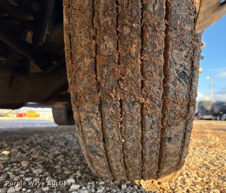 image for item EU5474 2022 Kenworth T680 semi truck