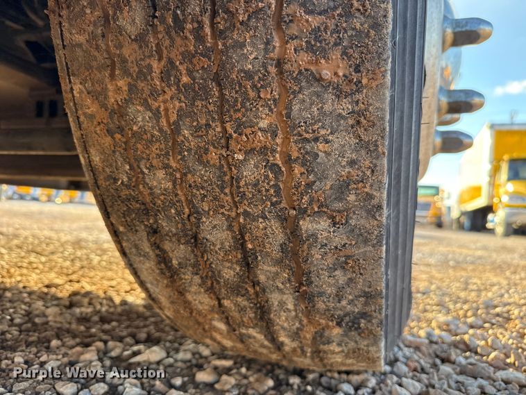 image for item EU5474 2022 Kenworth T680 semi truck