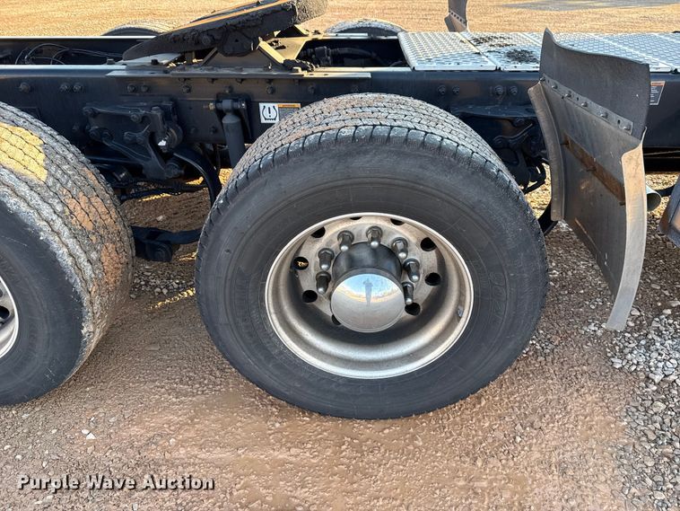 image for item EU5474 2022 Kenworth T680 semi truck