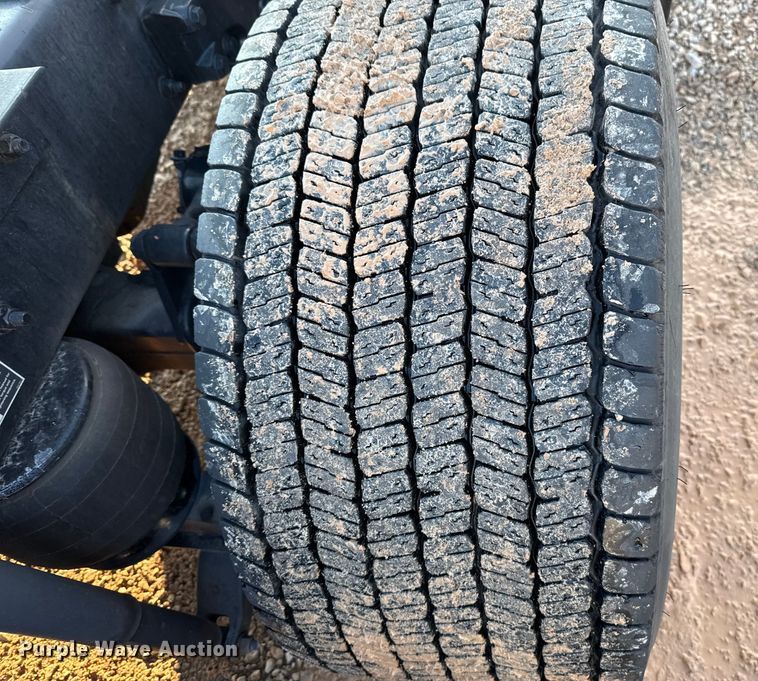 image for item EU5474 2022 Kenworth T680 semi truck