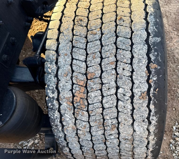 image for item EU5474 2022 Kenworth T680 semi truck