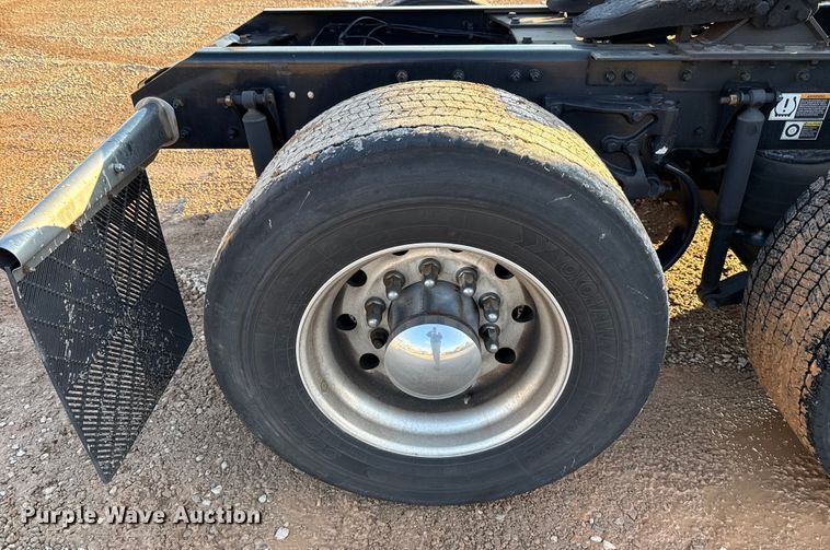 image for item EU5474 2022 Kenworth T680 semi truck