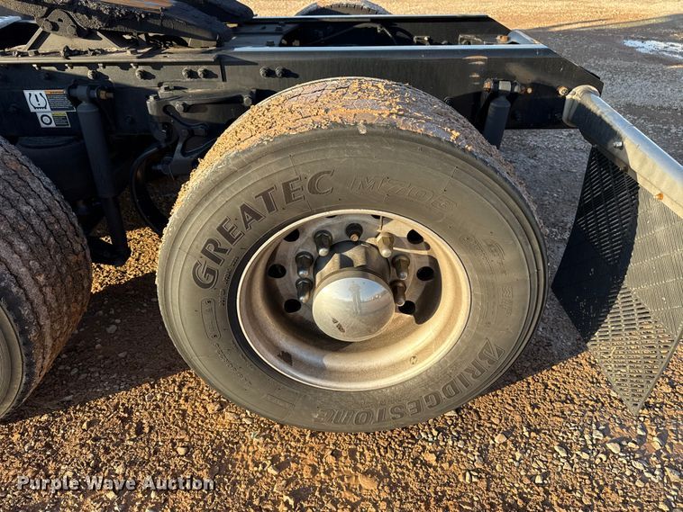 image for item EU5474 2022 Kenworth T680 semi truck