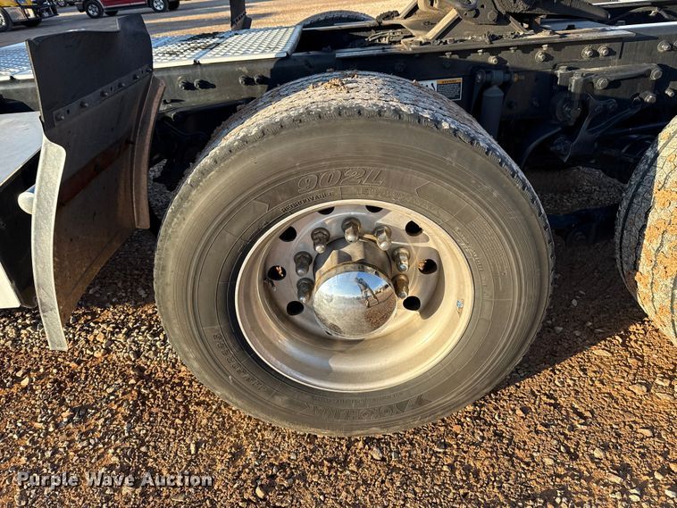 image for item EU5474 2022 Kenworth T680 semi truck