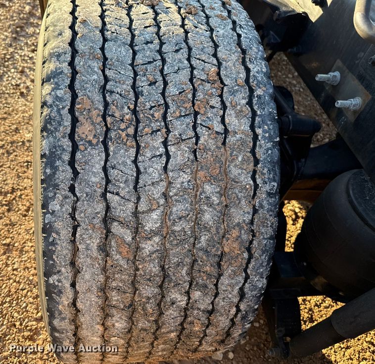 image for item EU5474 2022 Kenworth T680 semi truck