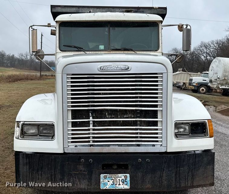 image for item EU5476 2003 Freightliner FLD120 dump truck