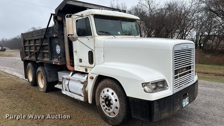 image for item EU5476 2003 Freightliner FLD120 dump truck